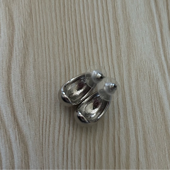 Hypoallergenic silver “it girl” earrings - Picture 4 of 5